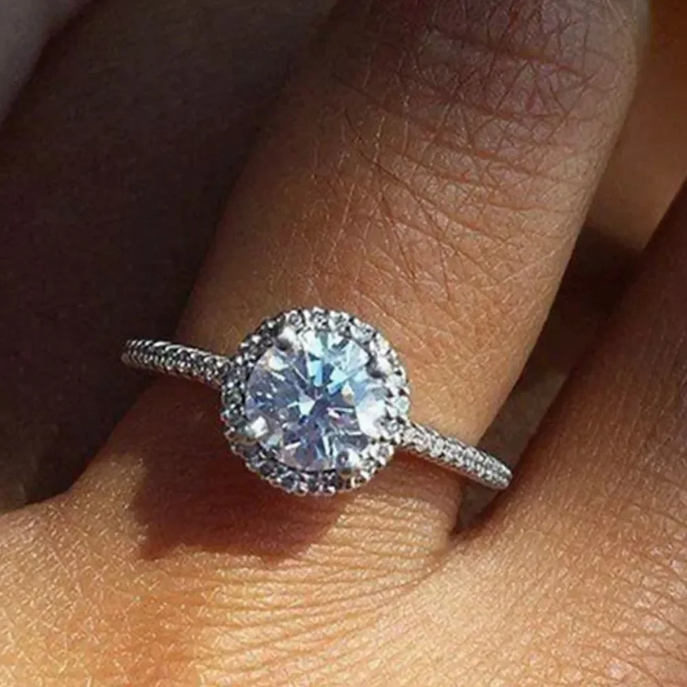 The Sphere 925 and cubic zirconia gorgeous engagement ring